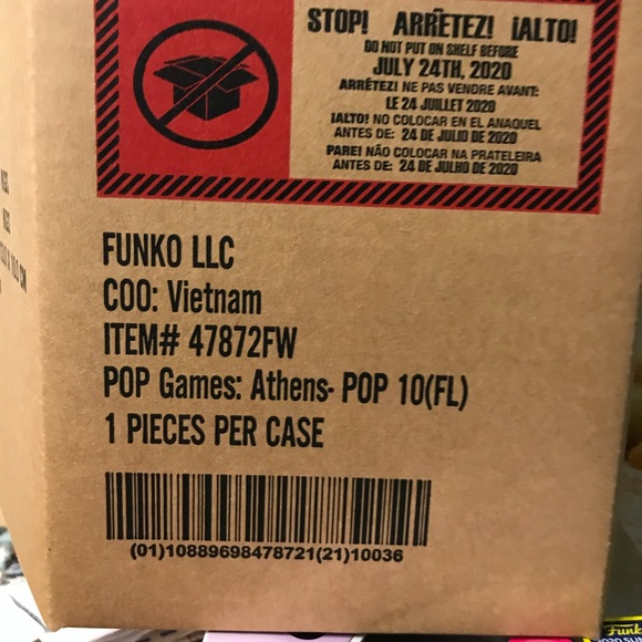 Funko Flocked Mewtwo - Brand New in Box - Picture 8 of 9